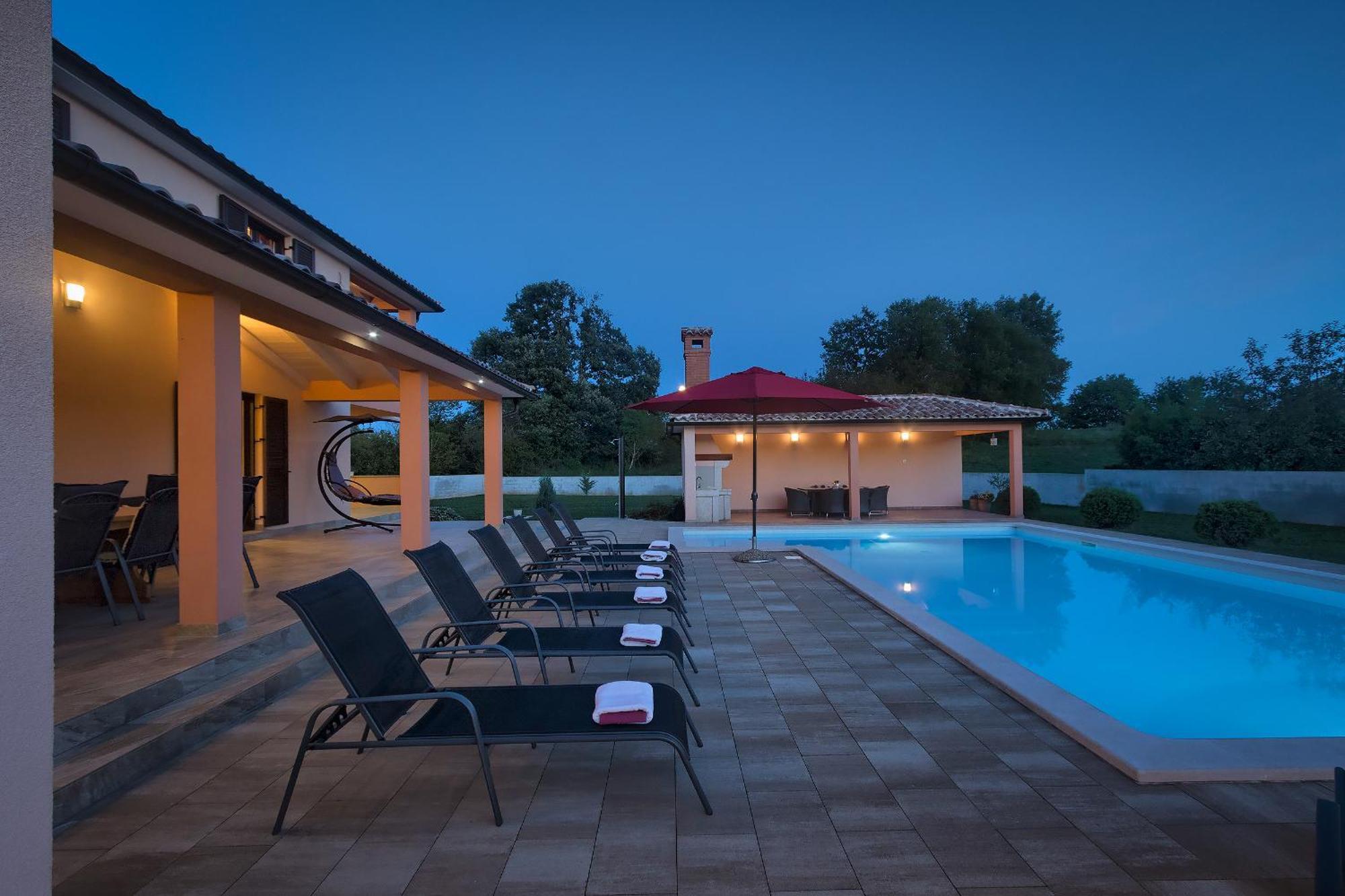 Villa Amber Rojnici Exterior photo